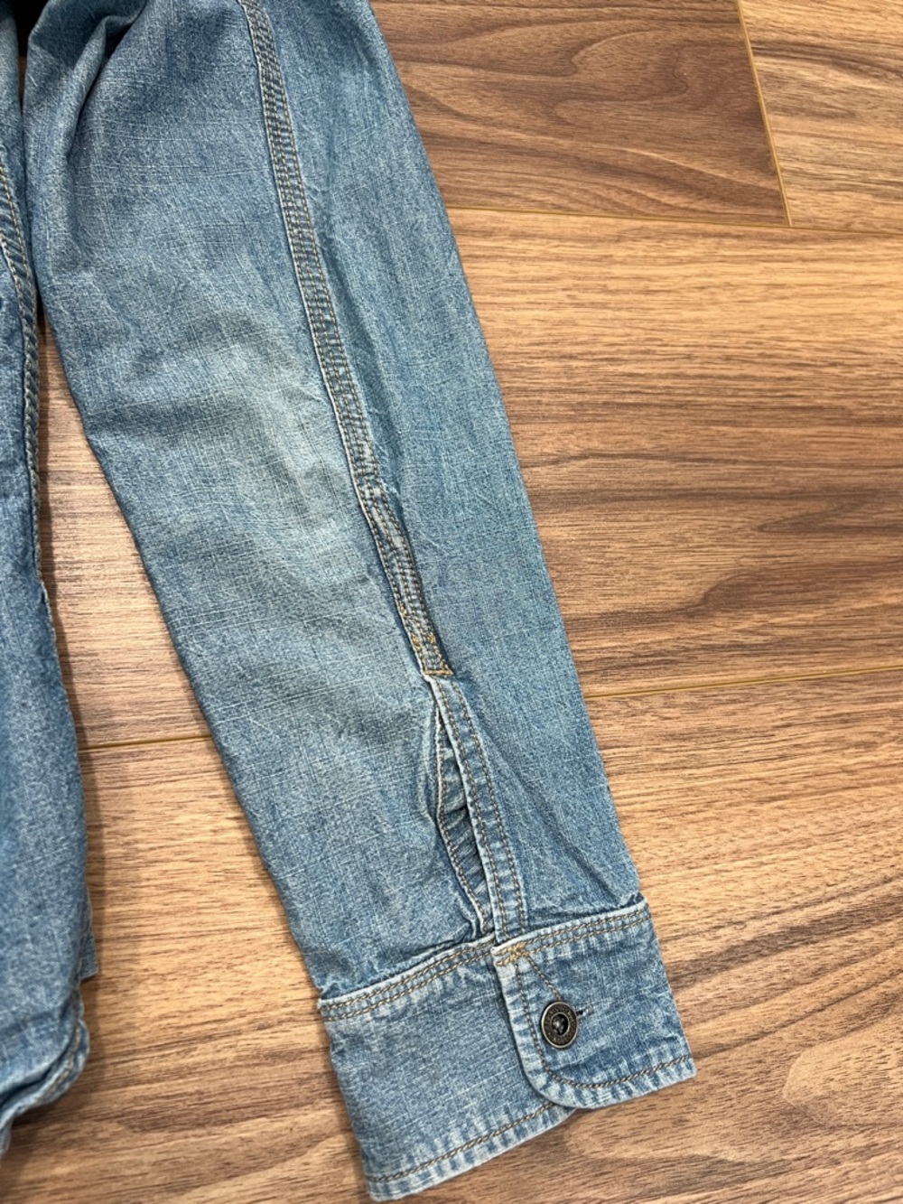 Iron & Resin Denim Shirt Size Medium - Picture 11 of 14
